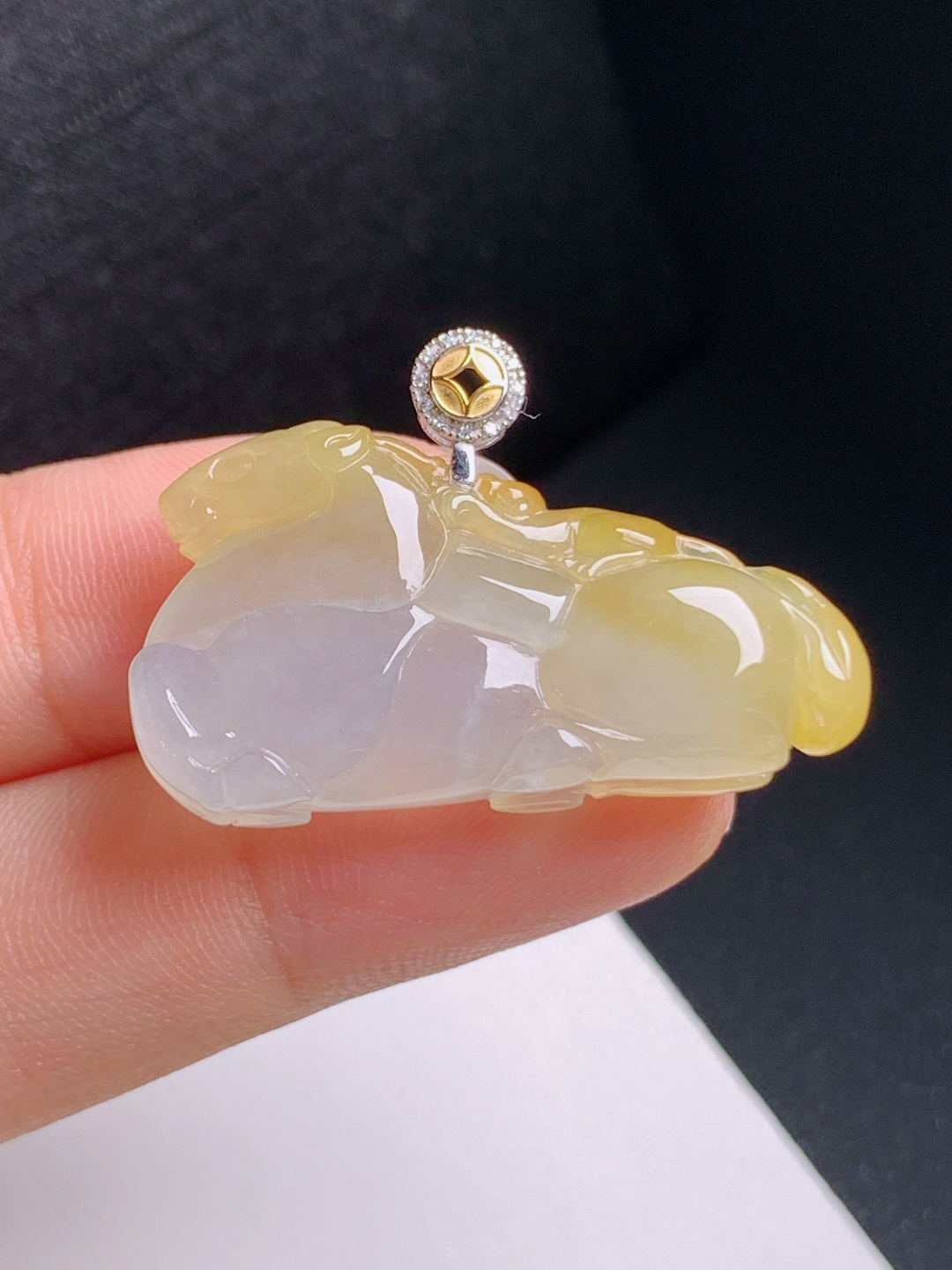黄翡唐马吊坠，水润通透，雕工立体，马到功成，裸石18.3-33.8-7.922.6，083108