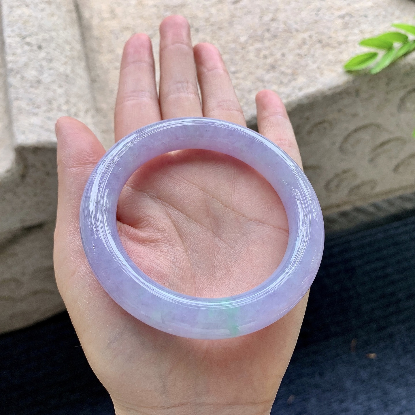 圆条55 56，【圈口】56/11.3/11，【编码】G6090415，【描述】艳紫飘绿，水润，种老