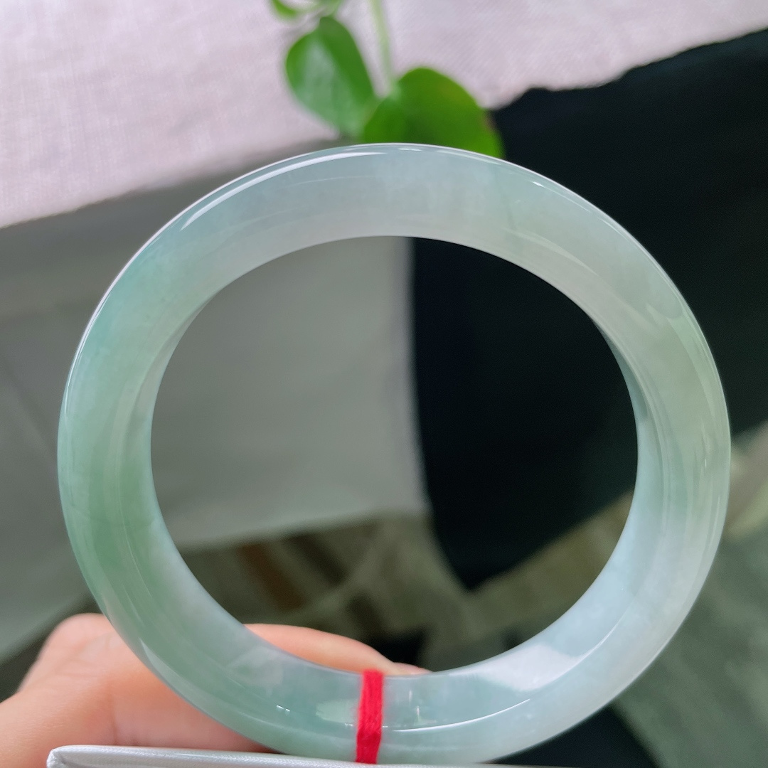 59/11.6/8.0，绿底正圈，无裂，如一潭幽静湖水，气质低调从容，优雅脱俗。ss58207a