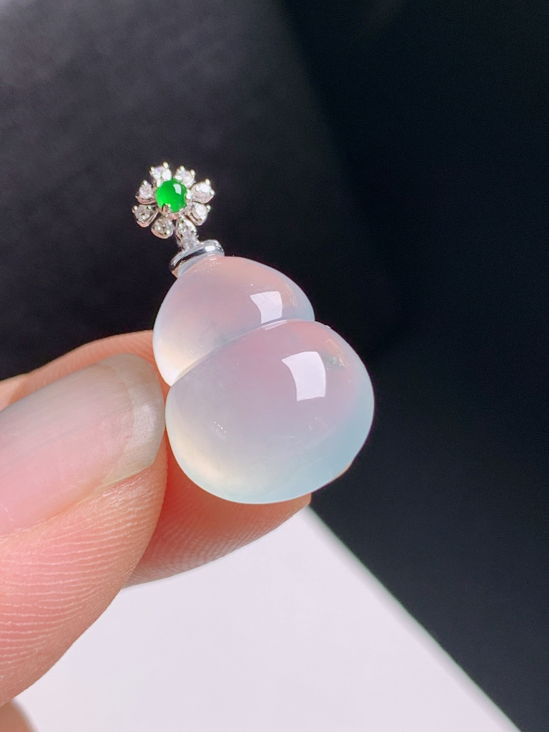 冰种葫芦吊坠，冰透胶润，形态饱满，福禄相伴，裸石16.8-12.2-6.622.8