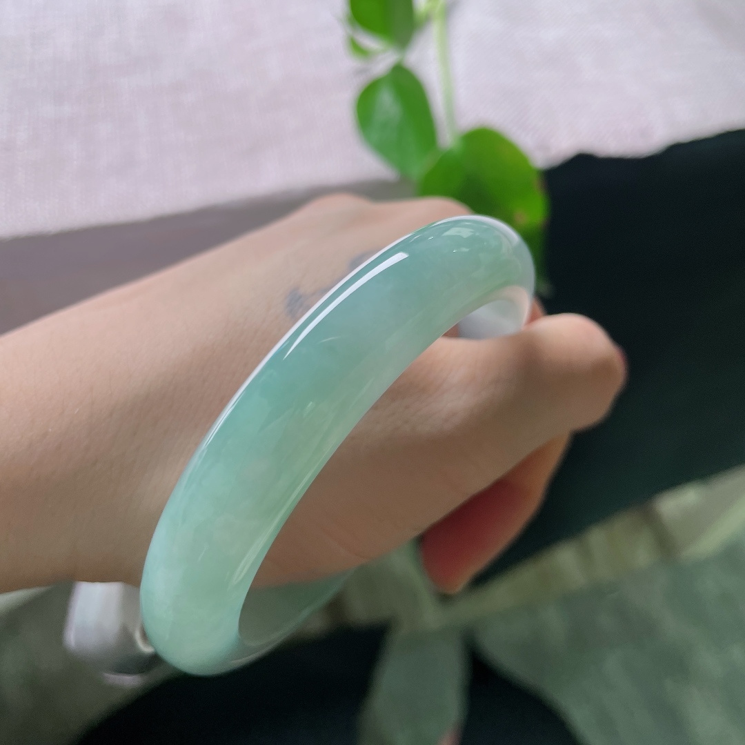 59/11.6/8.0，绿底正圈，无裂，如一潭幽静湖水，气质低调从容，优雅脱俗。ss58207a