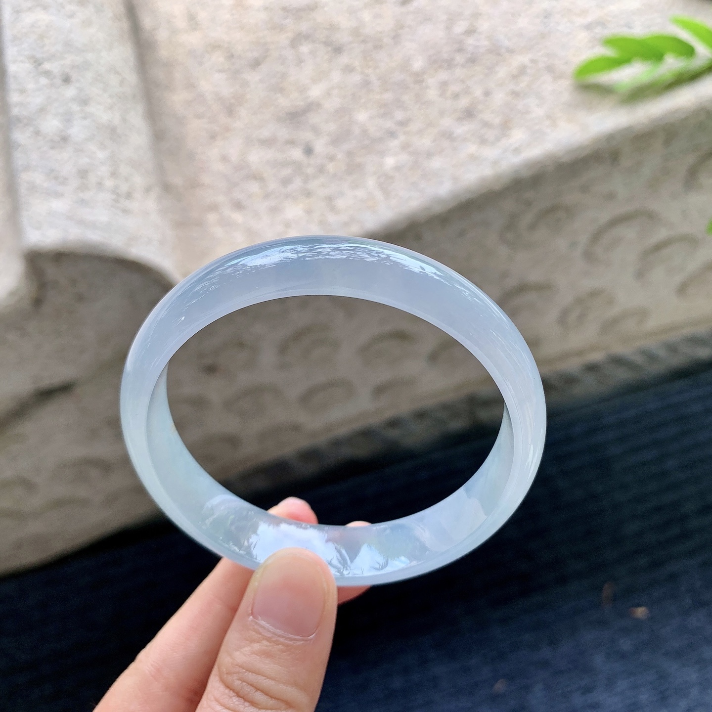 正圈57 58，圈口58.5/13/6，编码HJ090406，描述糯冰，水润，种老，细腻，无裂。