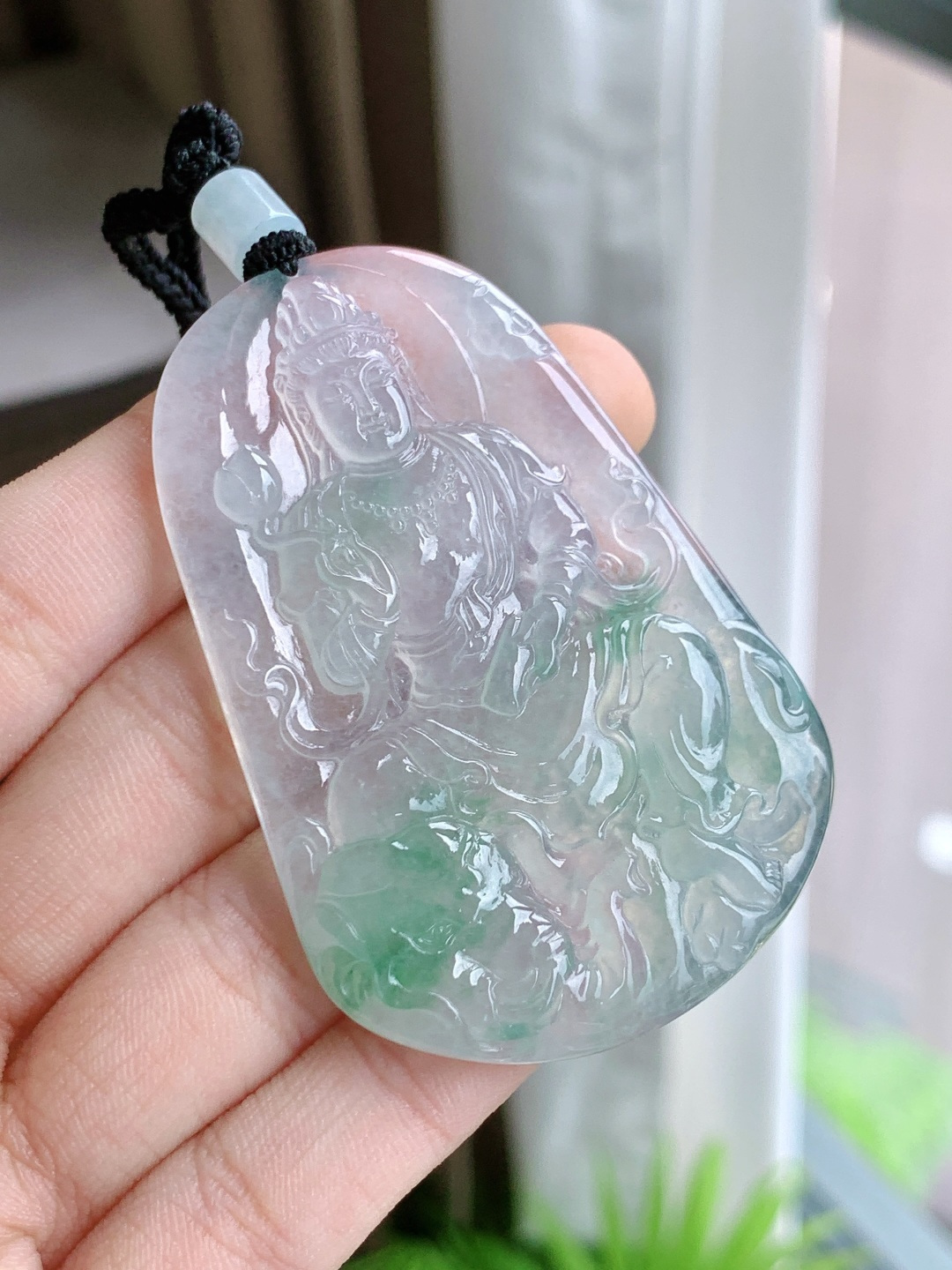 高冰飘绿普贤菩萨牌吊坠,缅料 性比高 通透水润 飘绿花,尺寸61.4-42-5.8,重量31.2克