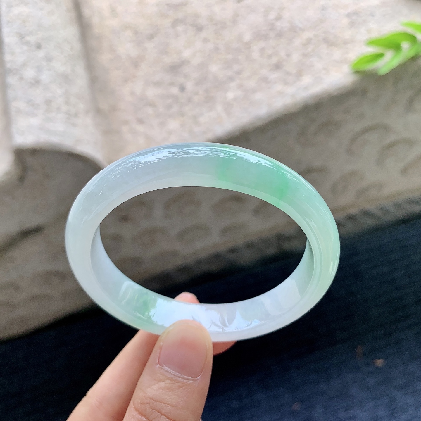 贵妃54 55，圈口55.2/48.6/11.5/7.2，编码AD090405，细糯飘绿，水润，种老，细腻，无裂