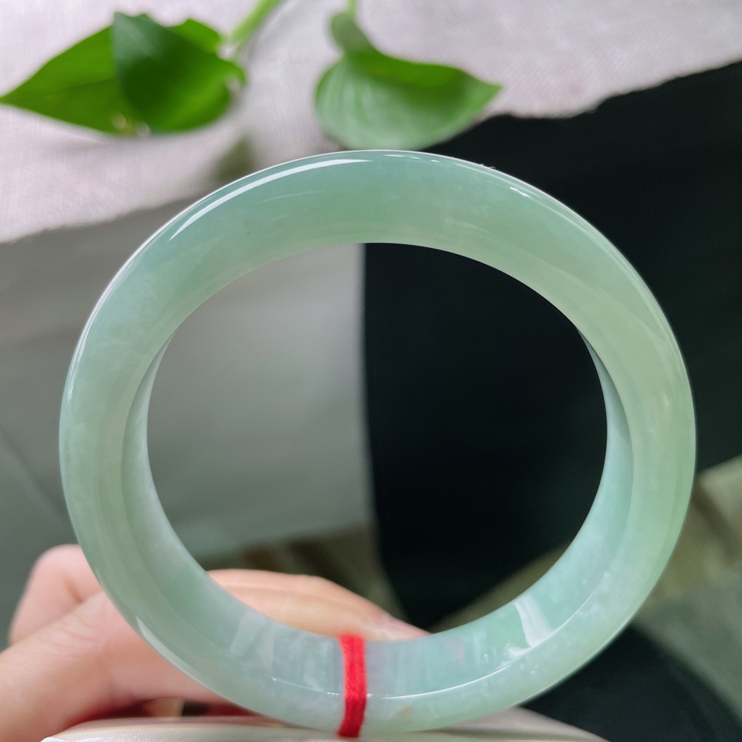 绿底正圈，腕间一抹静谧蓝，清冷又温柔，藏不住的东方雅致。里圈纹，ss58209a