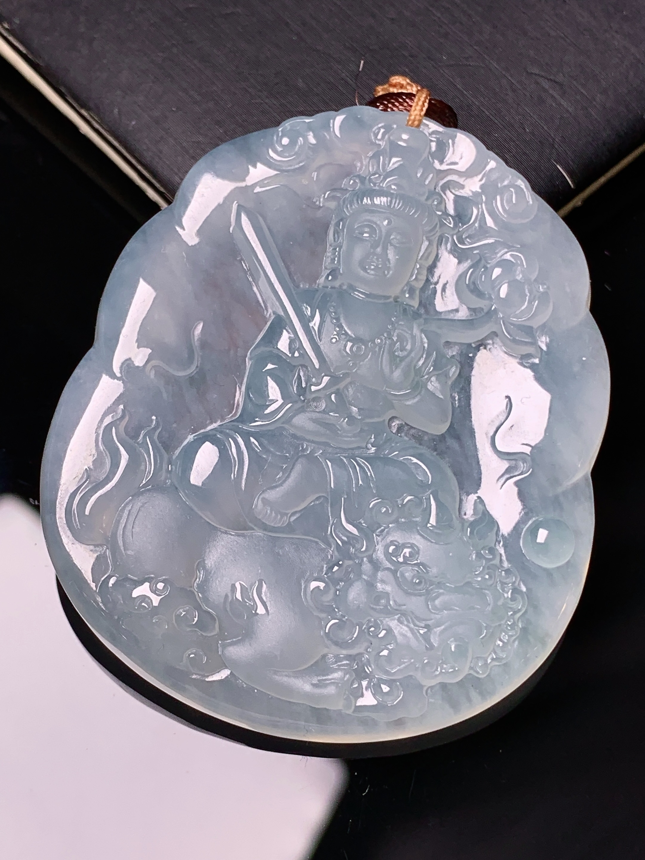 冰种文殊观音菩萨吊坠 玉质细腻 色泽艳丽清新 水润亮眼 整体尺寸50*42.5*5.6 b2