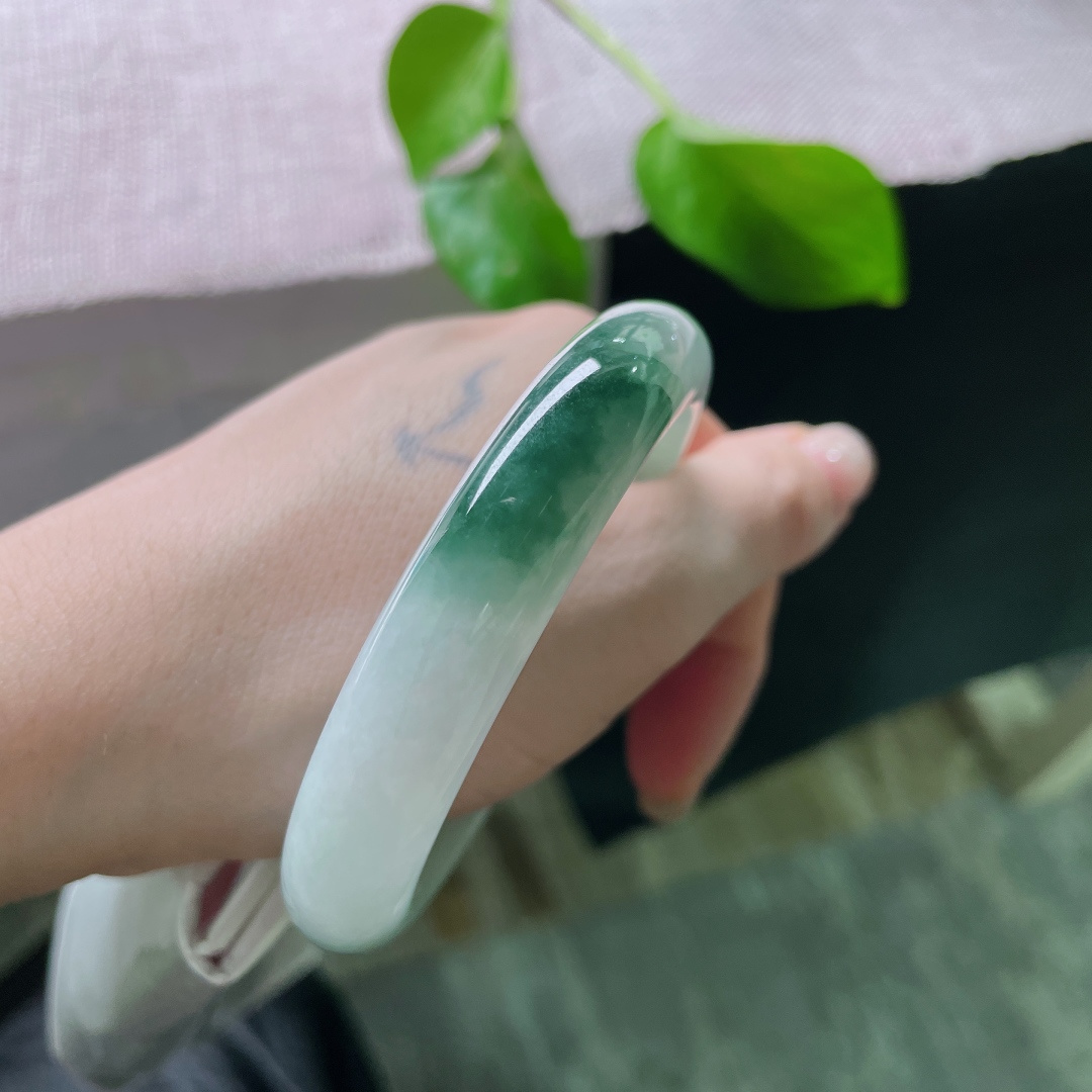 油绿正圈，青白瓷系，水头好，种老，古典婉约，皮纹，ss58141a