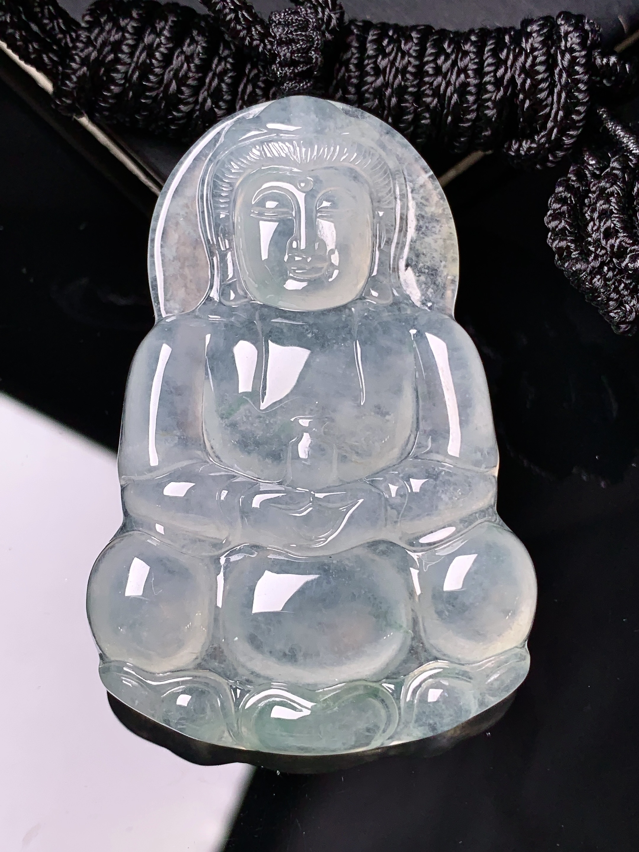 冰种观音菩萨吊坠 玉质细腻 色泽艳丽清新 水润亮眼 整体尺寸53.6*36*6.2 x3