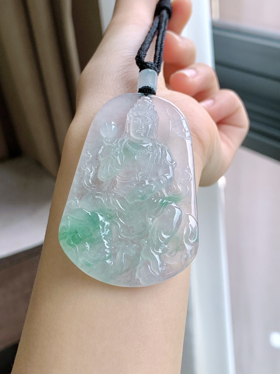 高冰飘绿普贤菩萨牌吊坠,缅料 性比高 通透水润 飘绿花,尺寸61.4-42-5.8,重量31.2克