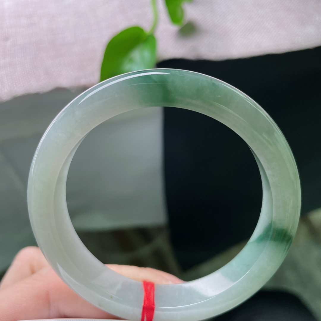 55.8/12/8.3飘花正圈，如江南湖水，点点飘花似水中浮萍，腕间一转便是半幅水墨丹青。色纹，ss58179a
