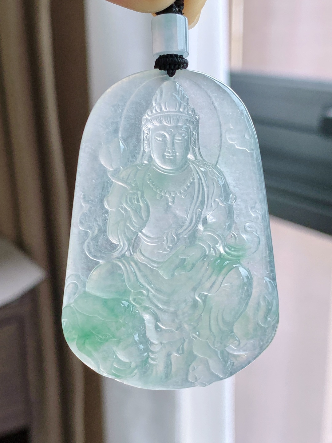 高冰飘绿普贤菩萨牌吊坠,缅料 性比高 通透水润 飘绿花,尺寸61.4-42-5.8,重量31.2克