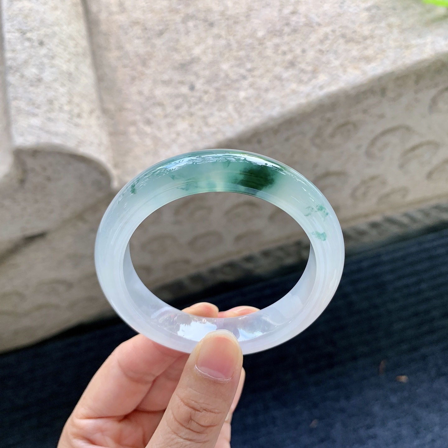 正圈51 52，圈口52.2/12.4/8.6，编码G9090441，冰糯飘花，水润，种老，细腻，打灯有纹线，有纹