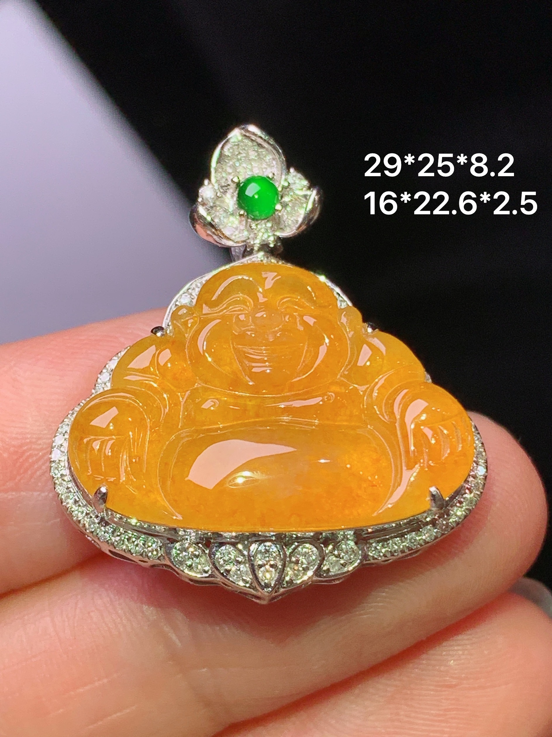 18k金钻镶嵌黄翡佛公吊坠 玉质细腻 色泽艳丽清新 水润亮眼 整体尺寸29*25*8.2 f1
