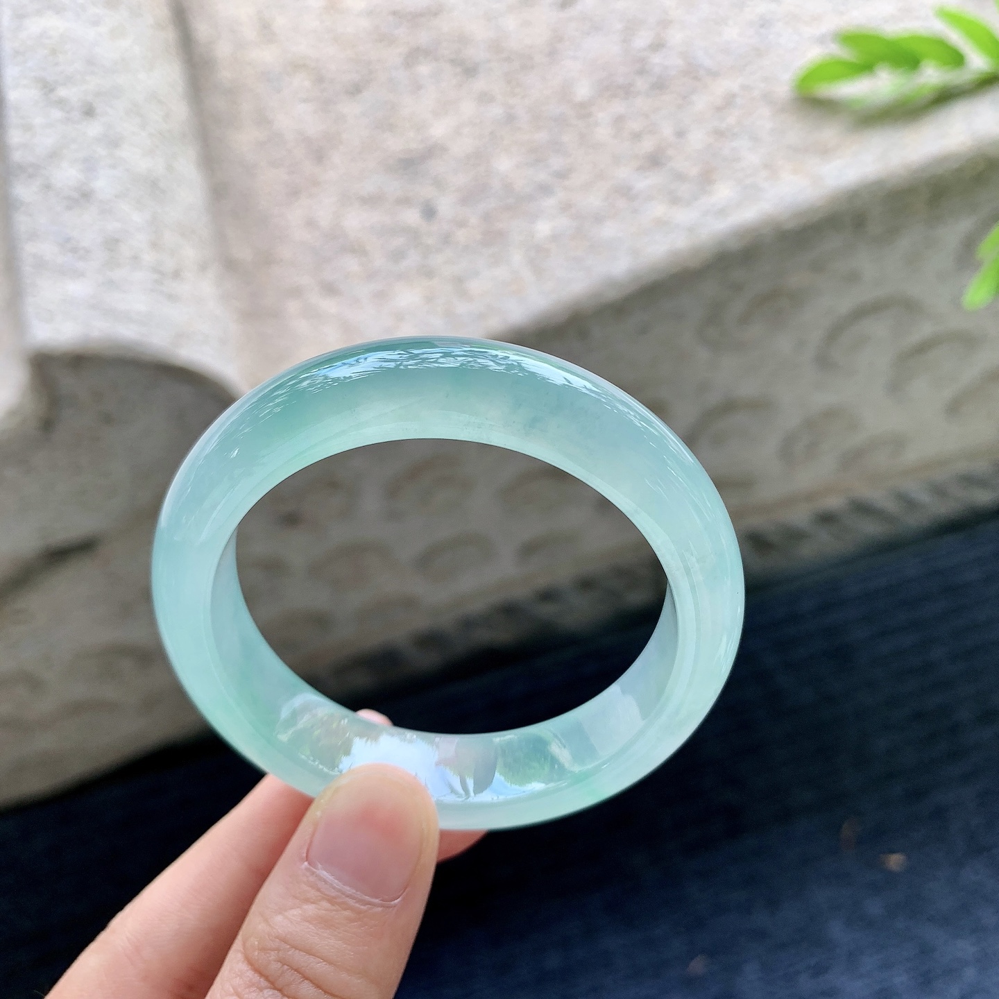 正圈50 51，圈口50.3/12.3/7.8，编码G9090447，描述：冰天空蓝，清透，水润，种老，细腻，无裂。