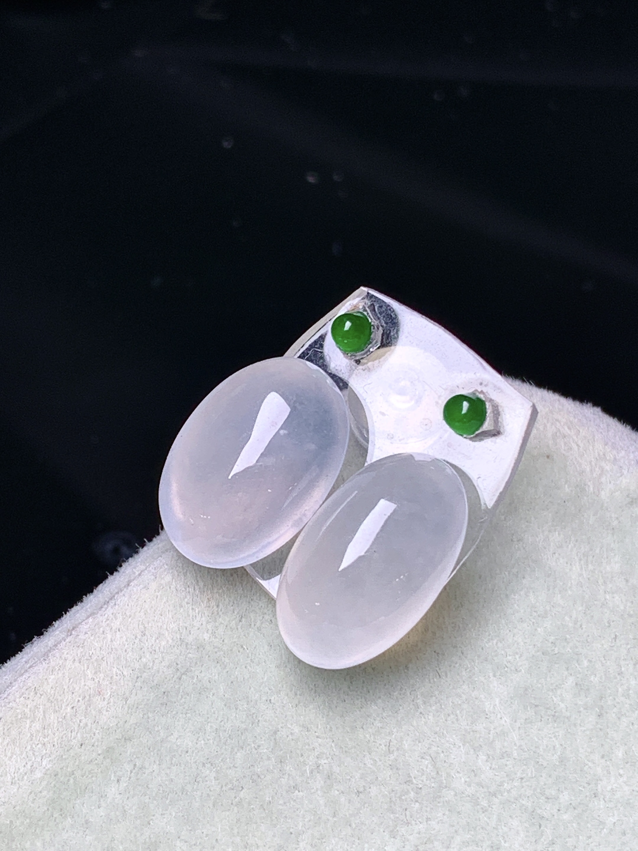 镶嵌款 冰种蛋面一对 玉质细腻 色泽艳丽清新 水润亮眼 整体尺寸12*7.7*5.2 2x