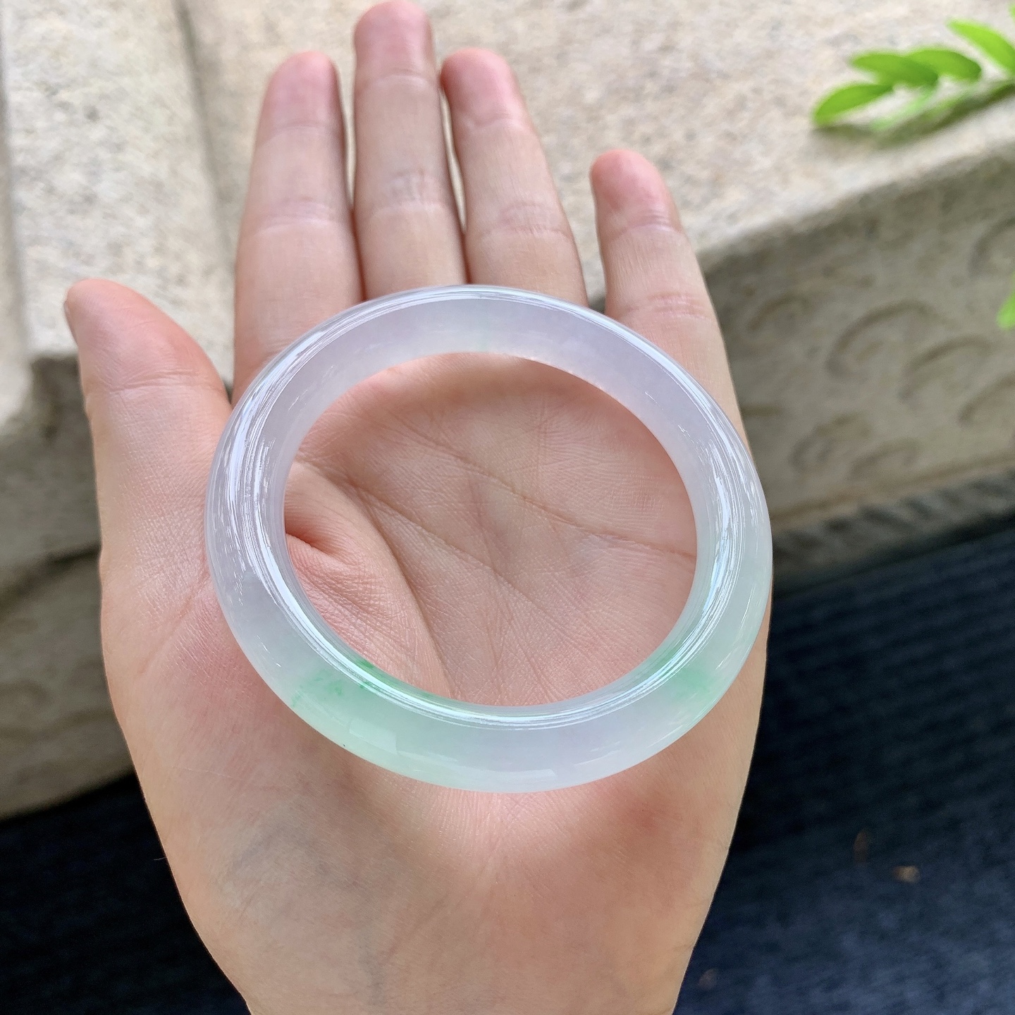 圆条48 49，圈口49.5/9/8.5，编码N2090423，冰飘绿，清透，水润，种老，细腻，打灯