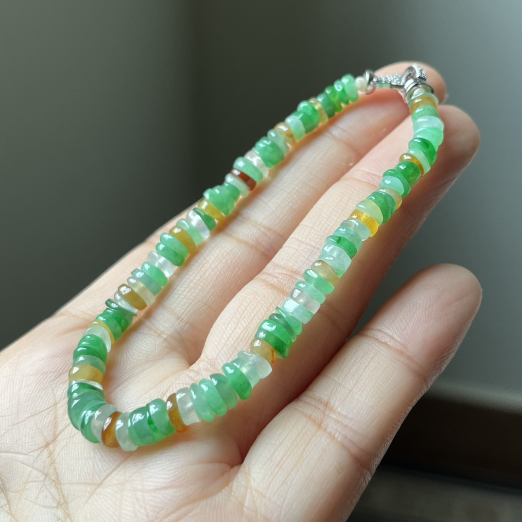 1号，冰种多彩盘缠手链，碎银子，种水好，色彩丰富，辣阳绿，每一颗都是精选货头，冰透，精致小巧，单戴叠
