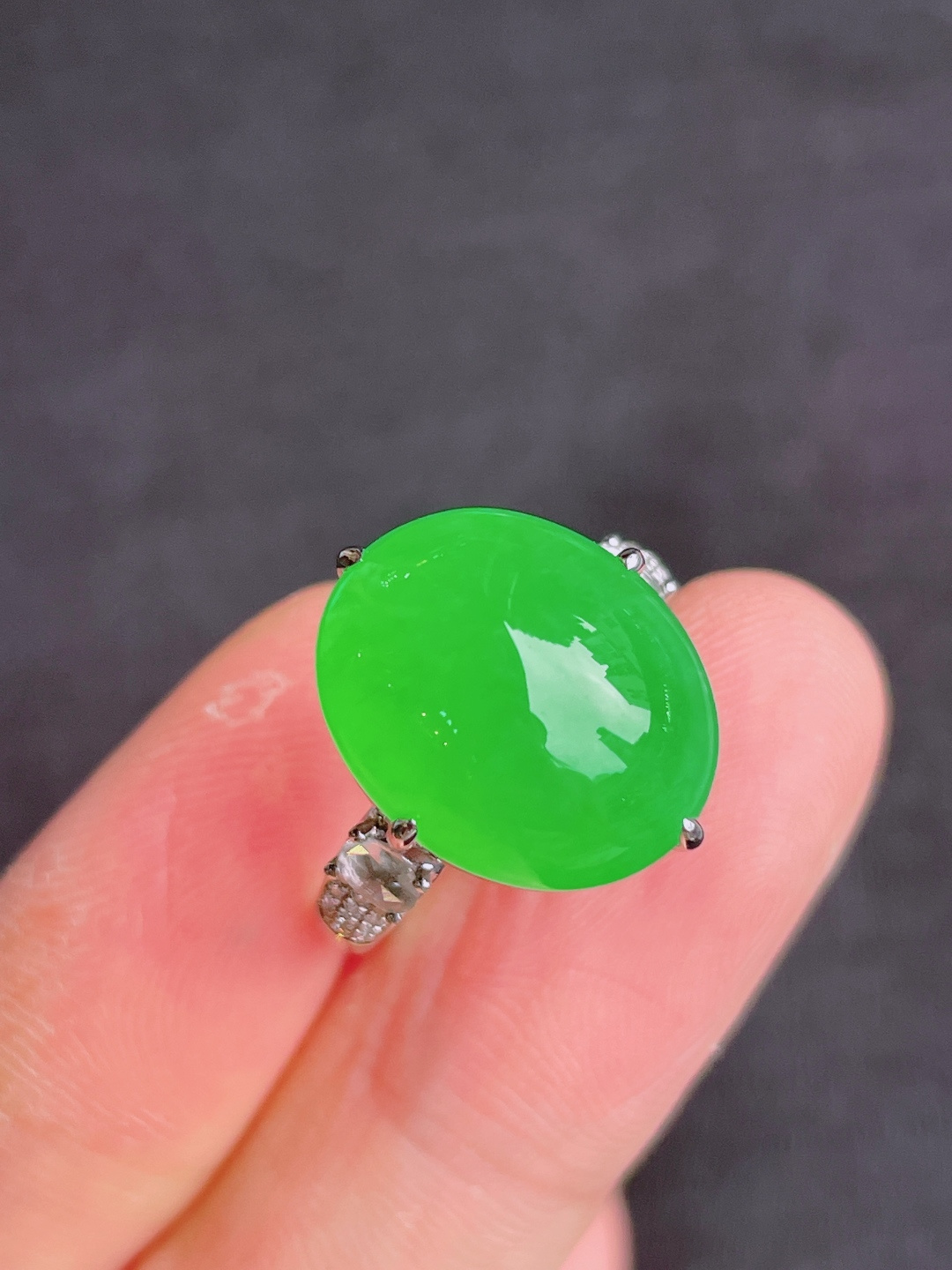 高冰绿蛋面戒指，晶莹剔透，新颖时尚，品相，16/14-6