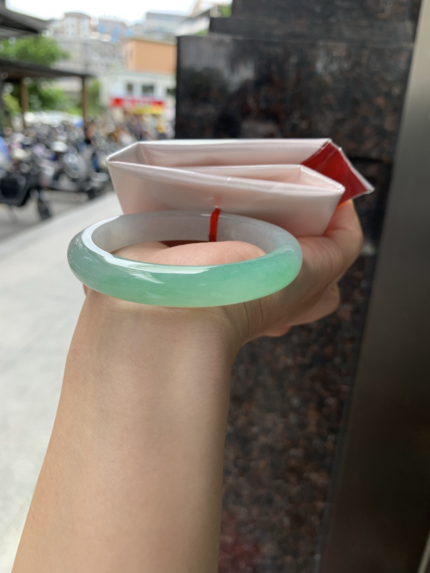 冰绿贵妃,打灯细棉纹,有沙眼微扣