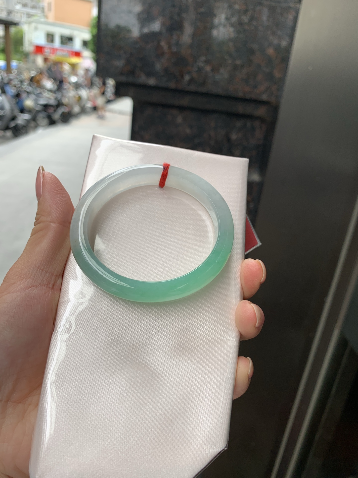 冰绿贵妃,打灯细棉纹,有沙眼微扣