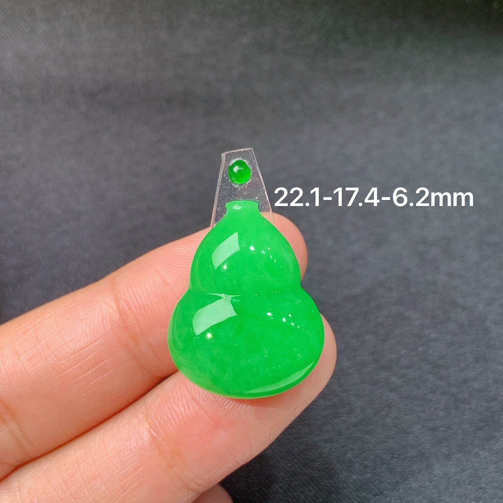 阳绿葫芦，镶嵌佳品，冰润细腻，种水足，Dm 尺寸22.1*17.4*6.2