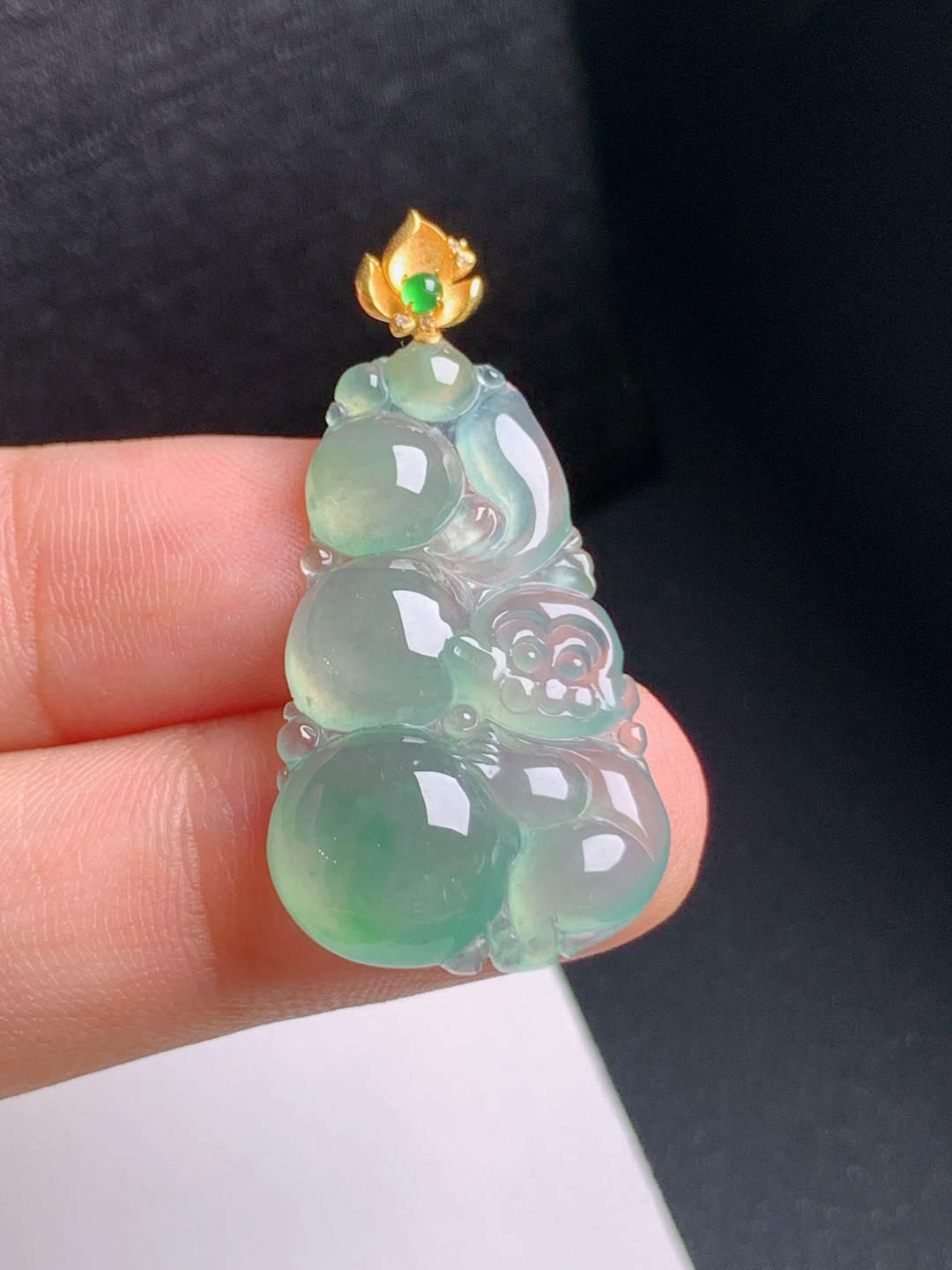 晴水灵猴献寿吊坠，冰透莹润，雕工精细，福寿双全，裸石30.5-18-6.637.7