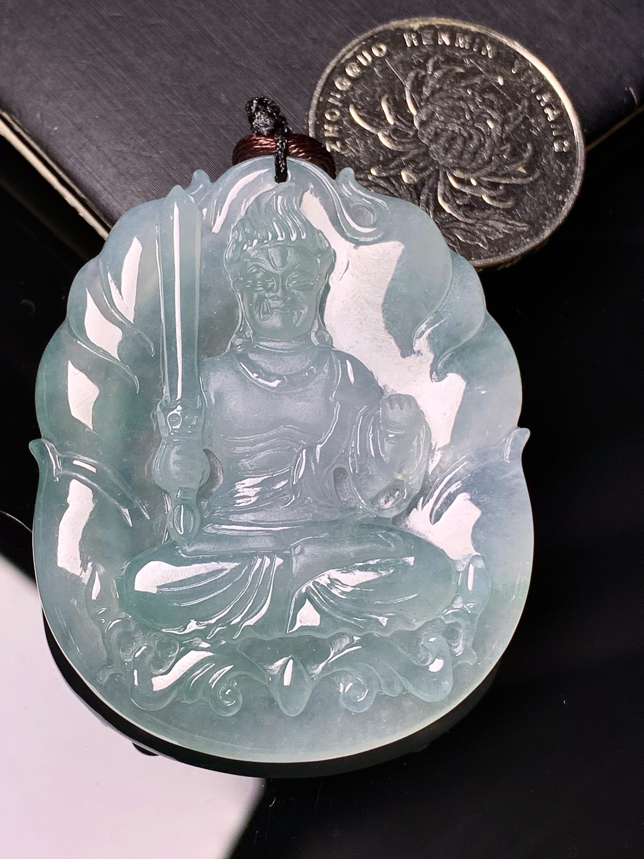 冰种不动明王吊坠 玉质细腻 色泽艳丽清新 水润亮眼 整体尺寸48.2*38.8*5.8 b2