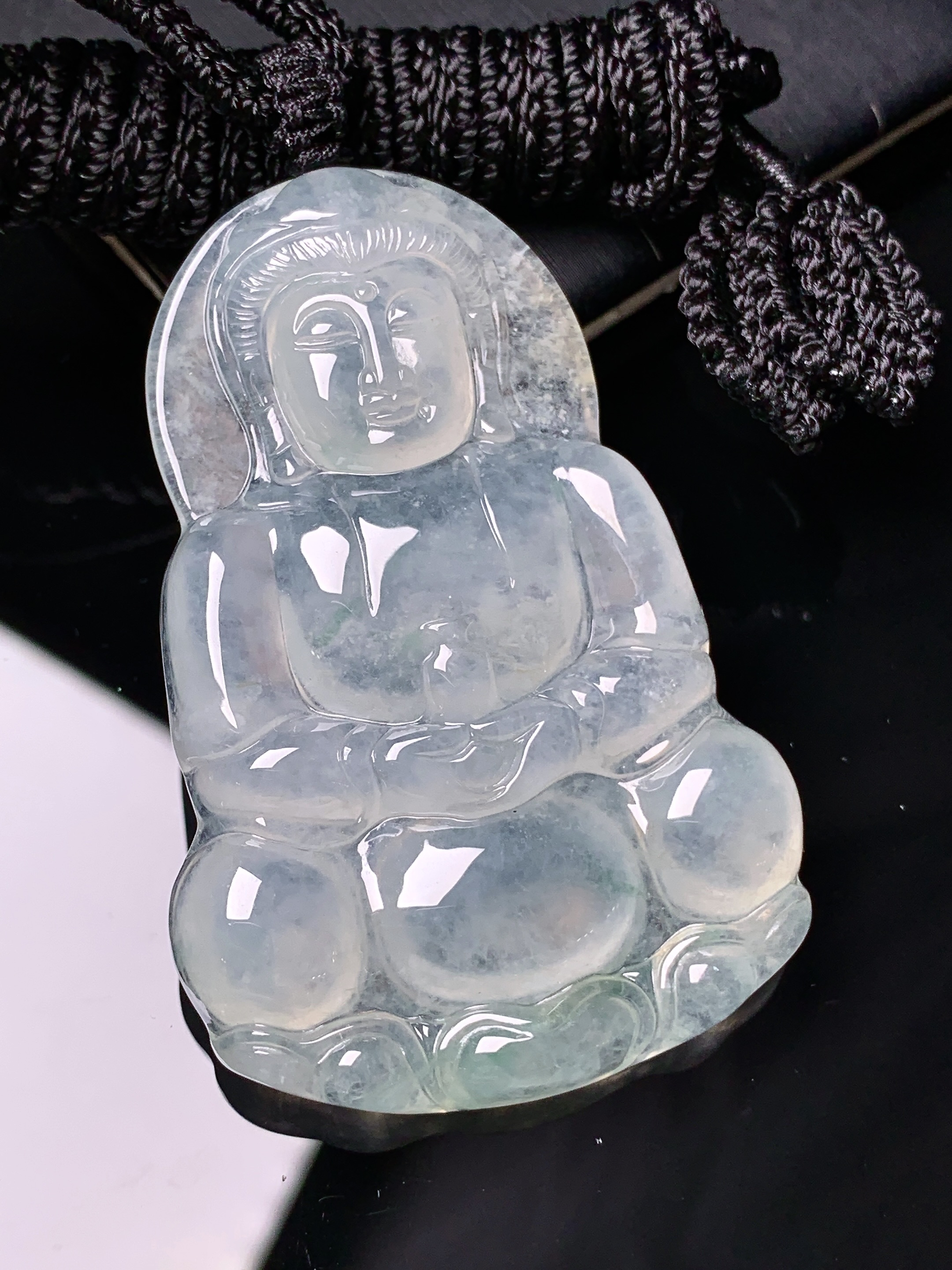 冰种观音菩萨吊坠 玉质细腻 色泽艳丽清新 水润亮眼 整体尺寸53.6*36*6.2 x3