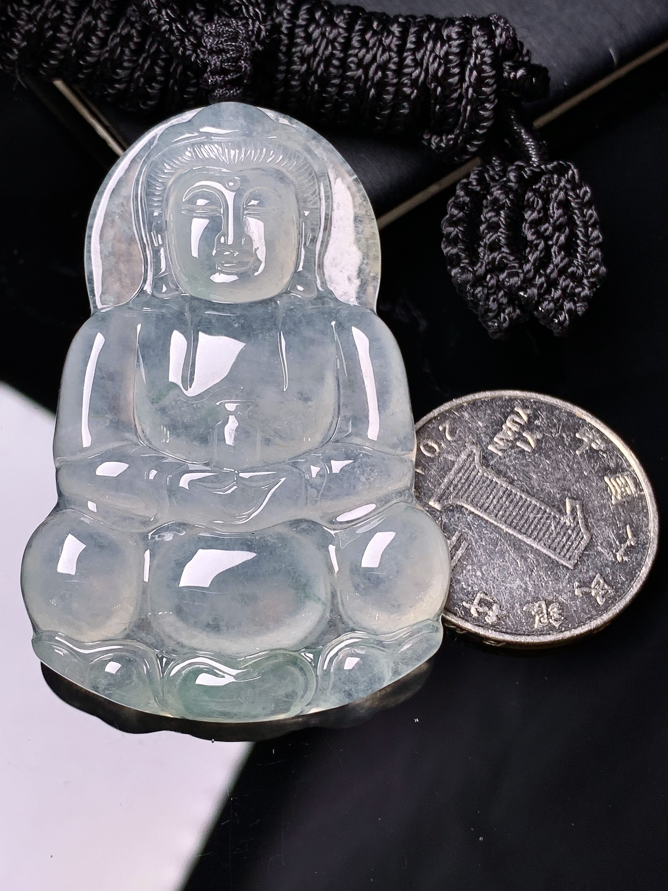冰种观音菩萨吊坠 玉质细腻 色泽艳丽清新 水润亮眼 整体尺寸53.6*36*6.2 x3