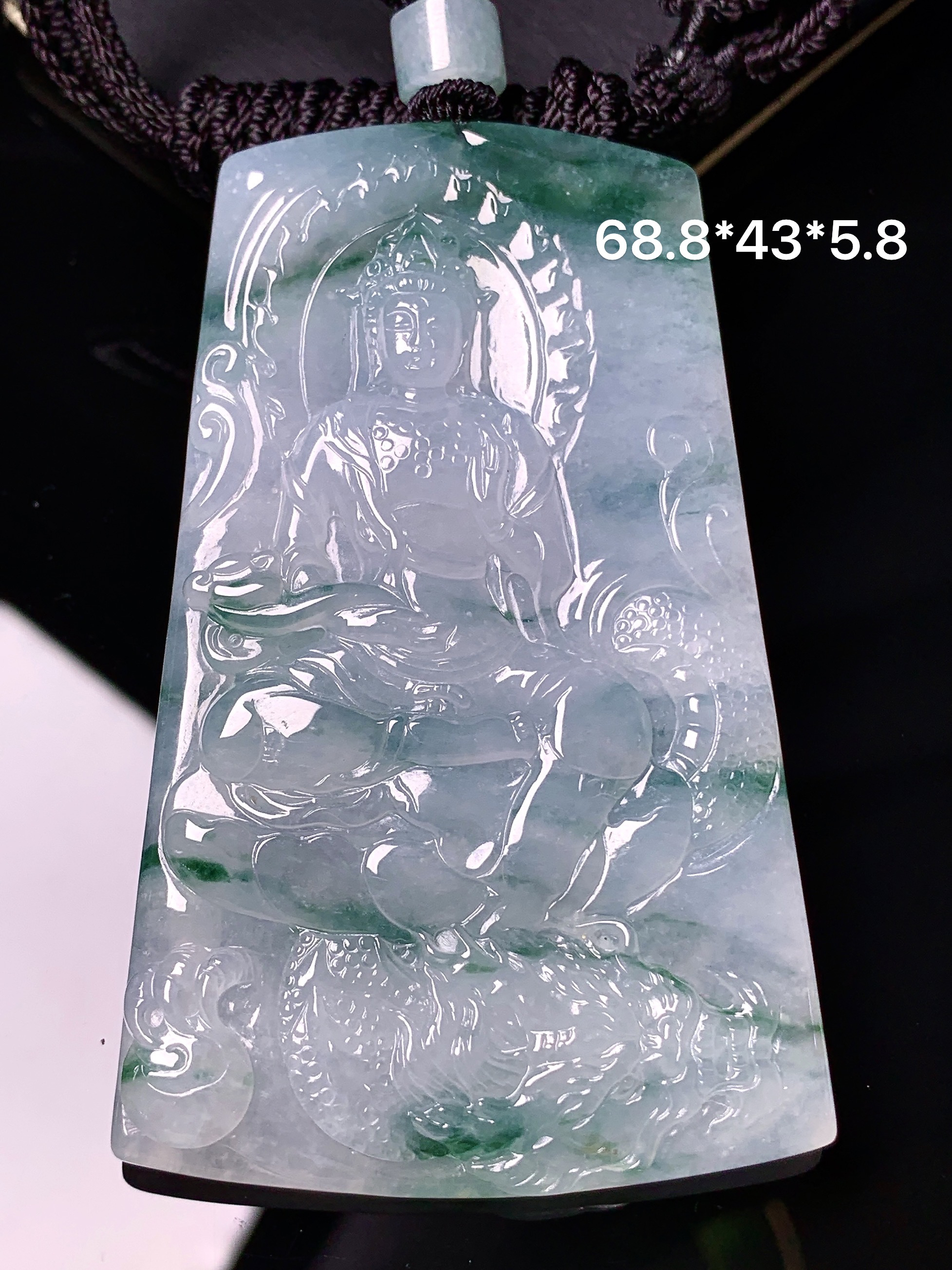 飘绿乘龙观音菩萨吊坠 玉质细腻 色泽艳丽清新 水润亮眼 整体尺寸68.8*43*5.8 L1