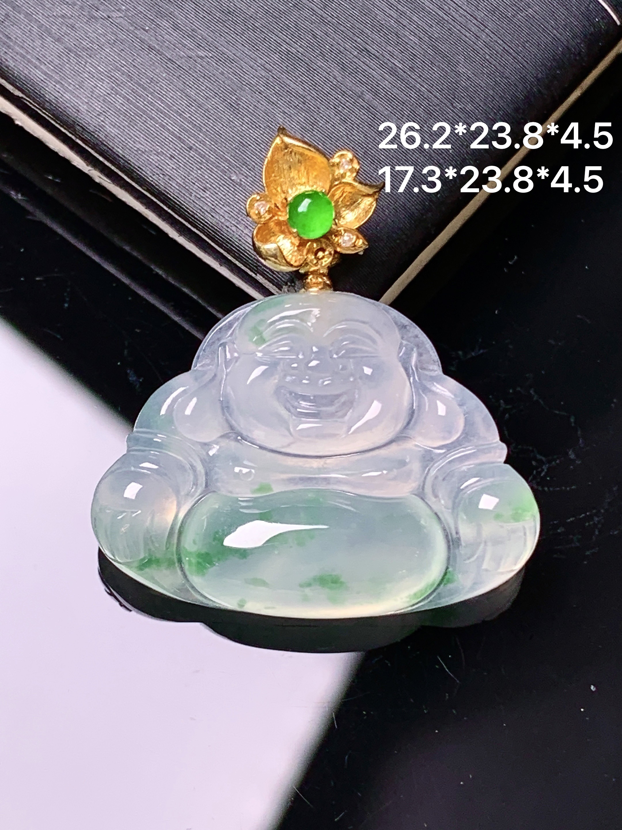 18k金镶嵌冰种飘绿佛公吊坠 玉质细腻 色泽艳丽清新 水润亮眼 整体尺寸26.2*23.8*4.5 2x