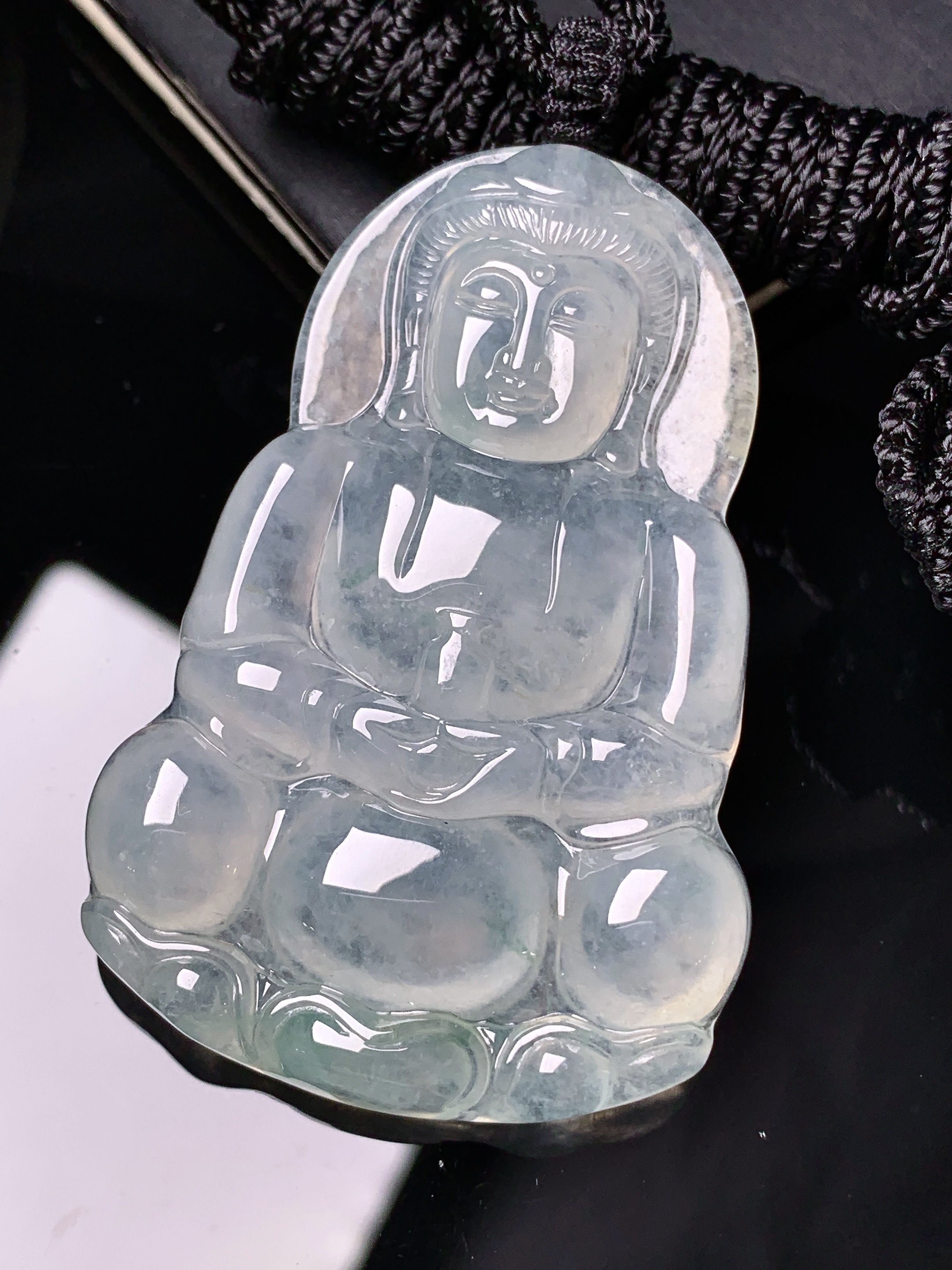 冰种观音菩萨吊坠 玉质细腻 色泽艳丽清新 水润亮眼 整体尺寸53.6*36*6.2 x3