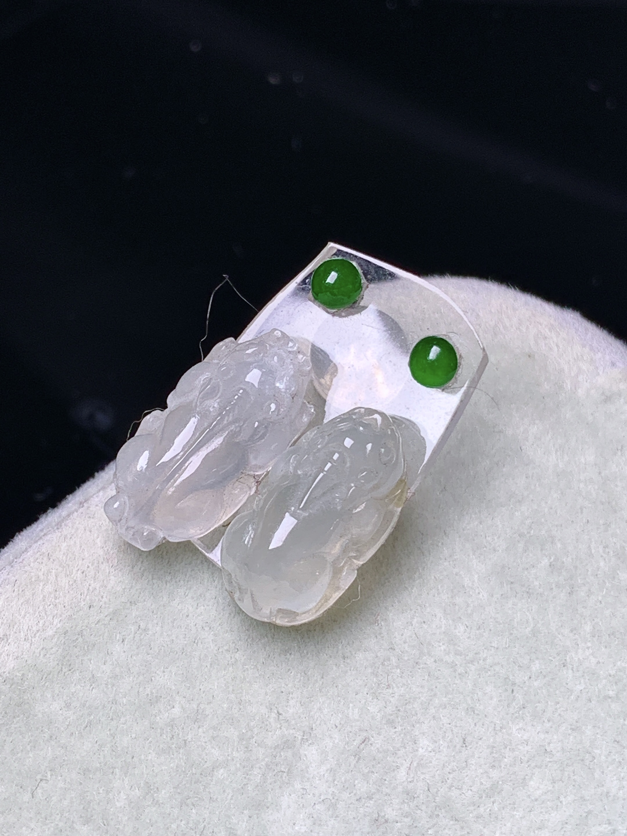 镶嵌款 冰种貔貅一对 玉质细腻 色泽艳丽清新 水润亮眼 整体尺寸13.5*6.5*3.8 2x