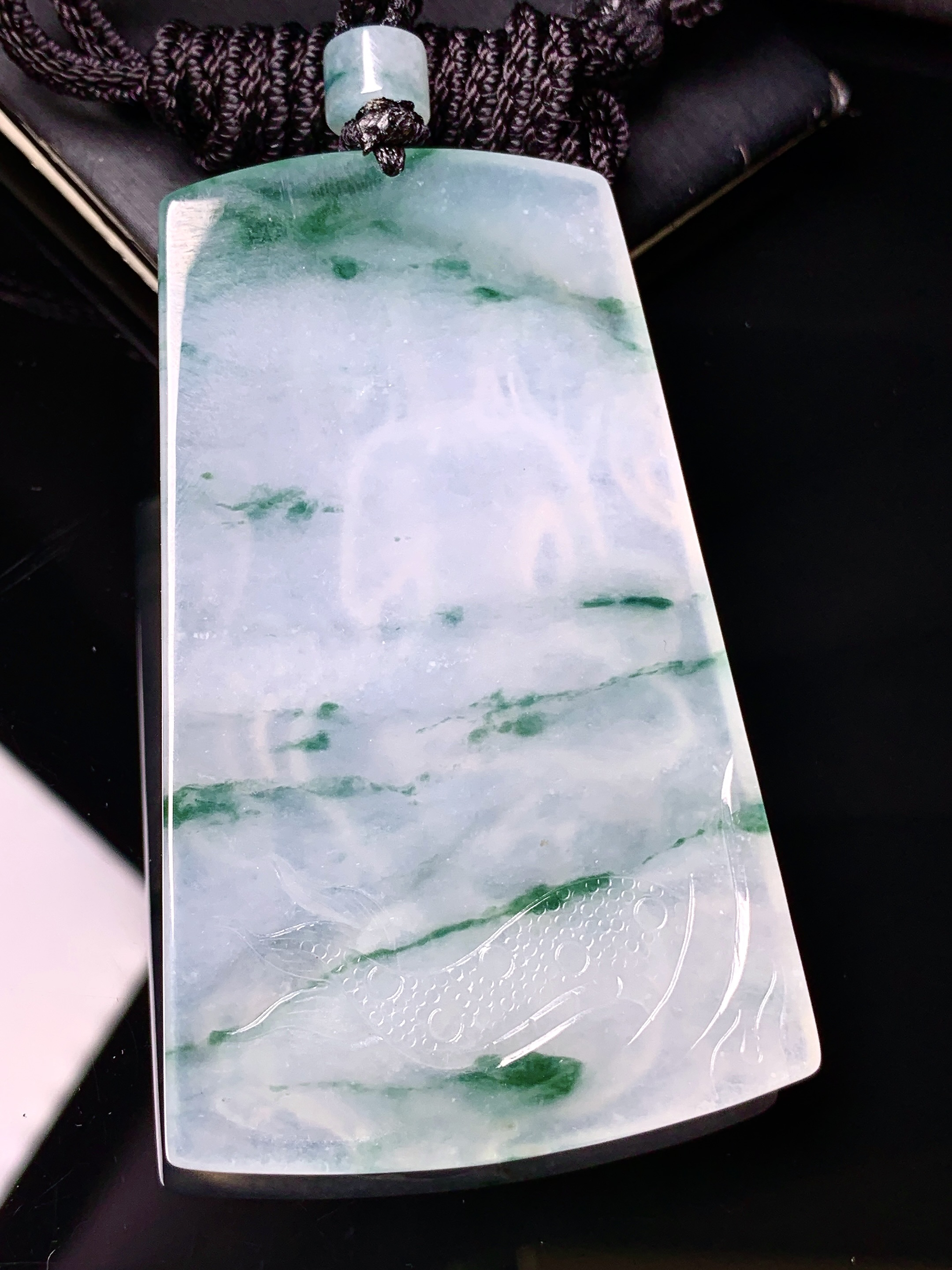 飘绿乘龙观音菩萨吊坠 玉质细腻 色泽艳丽清新 水润亮眼 整体尺寸68.8*43*5.8 L1