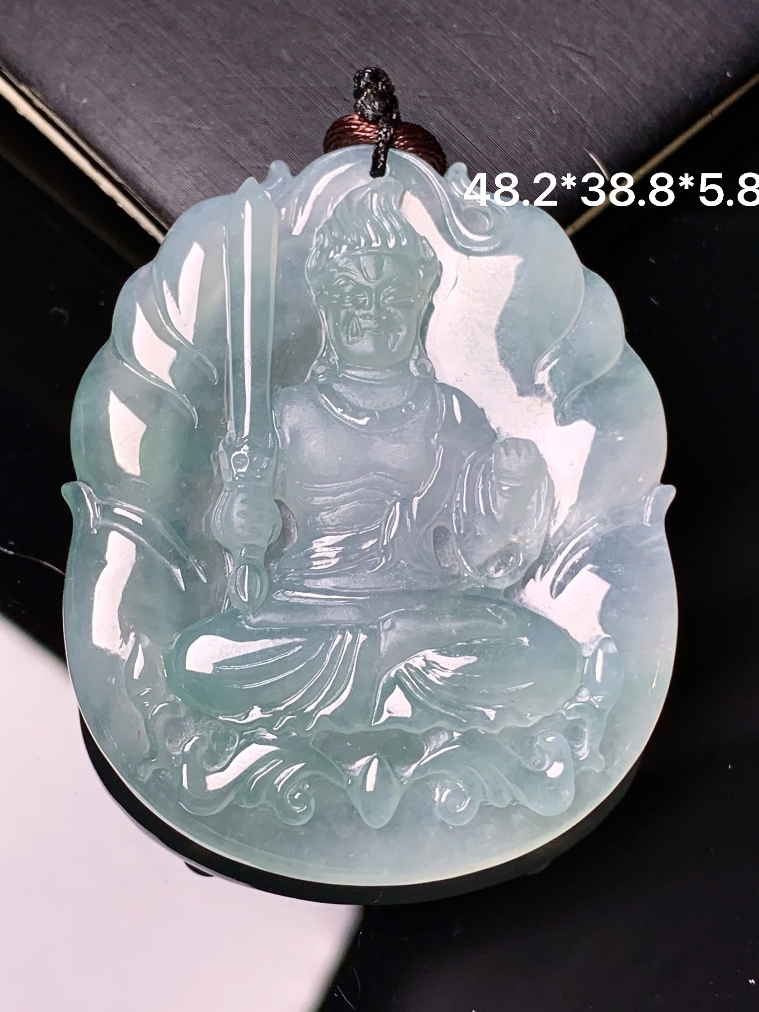 冰种不动明王吊坠 玉质细腻 色泽艳丽清新 水润亮眼 整体尺寸48.2*38.8*5.8 b2