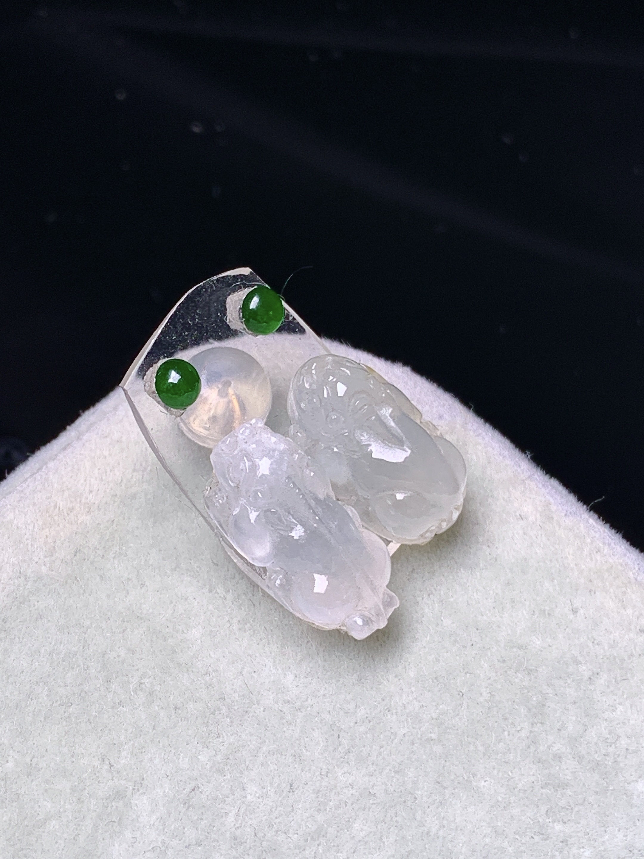 镶嵌款 冰种貔貅一对 玉质细腻 色泽艳丽清新 水润亮眼 整体尺寸13.5*6.5*3.8 2x
