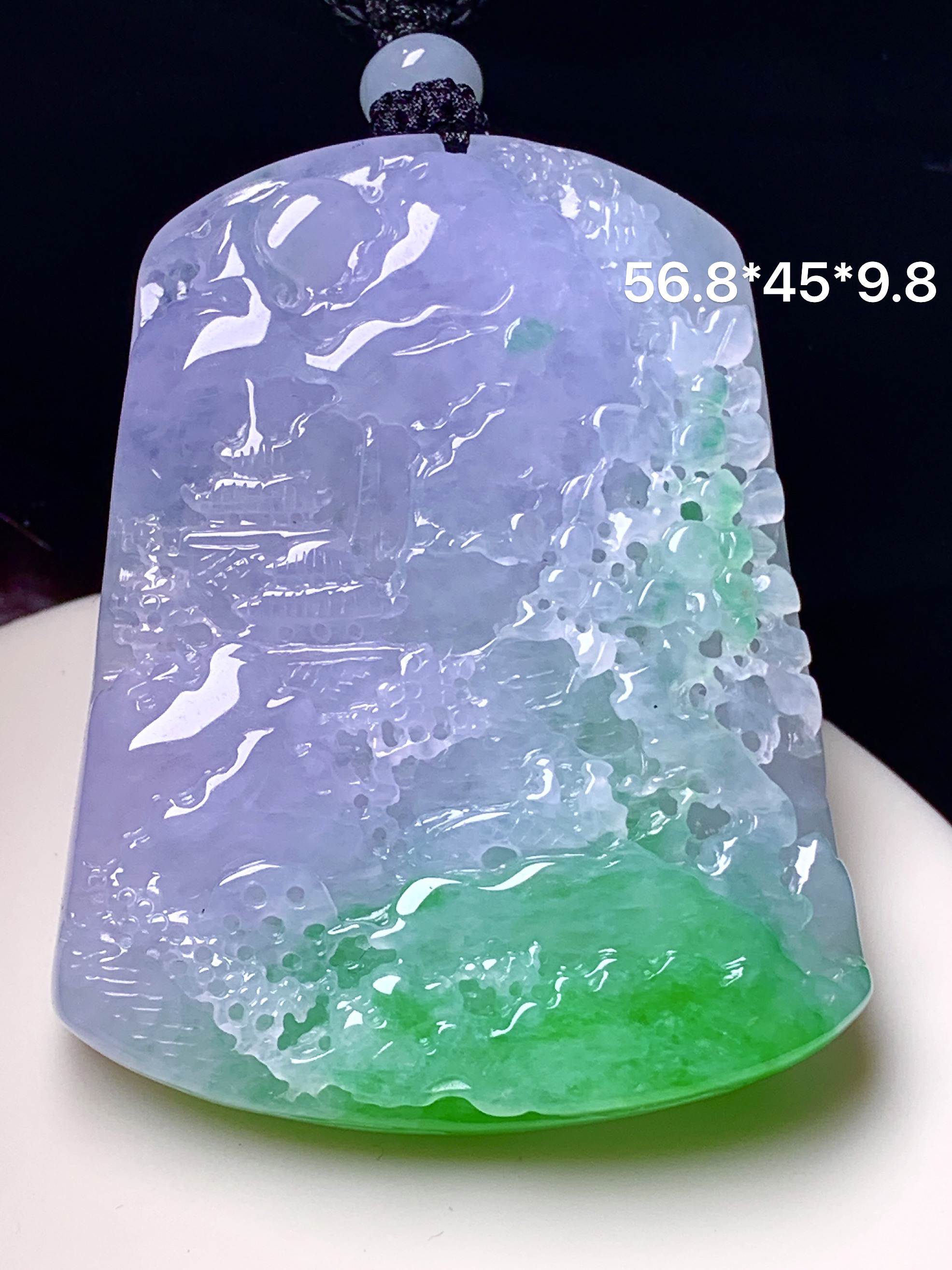 紫罗兰飘绿山水牌子吊坠 玉质细腻 色泽艳丽清新 水润亮眼 整体尺寸56.8*45*9.8 w1