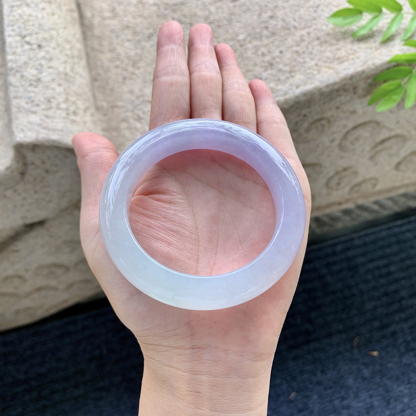 正圈54 55，圈口55/11.3/10，编码T1090430，描述冰糯，水润，种老，细腻，打灯有棉线