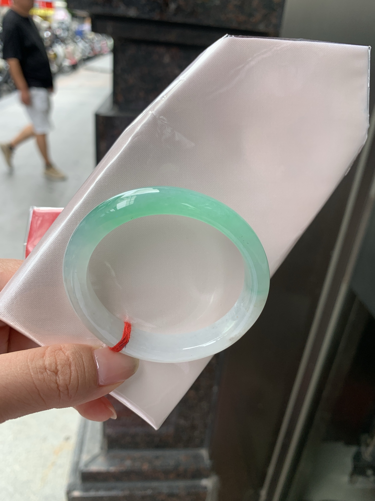 冰绿贵妃,打灯细棉纹,有沙眼微扣