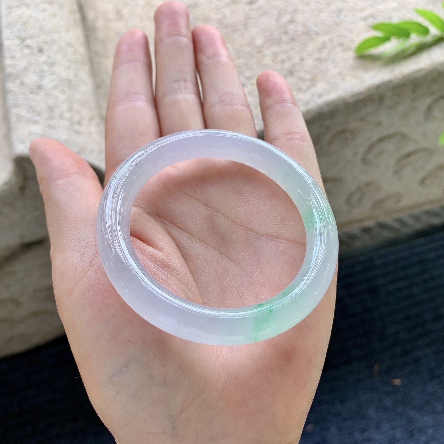 圆条48 49，圈口49.5/9/8.5，编码N2090423，冰飘绿，清透，水润，种老，细腻，打灯有棉絮