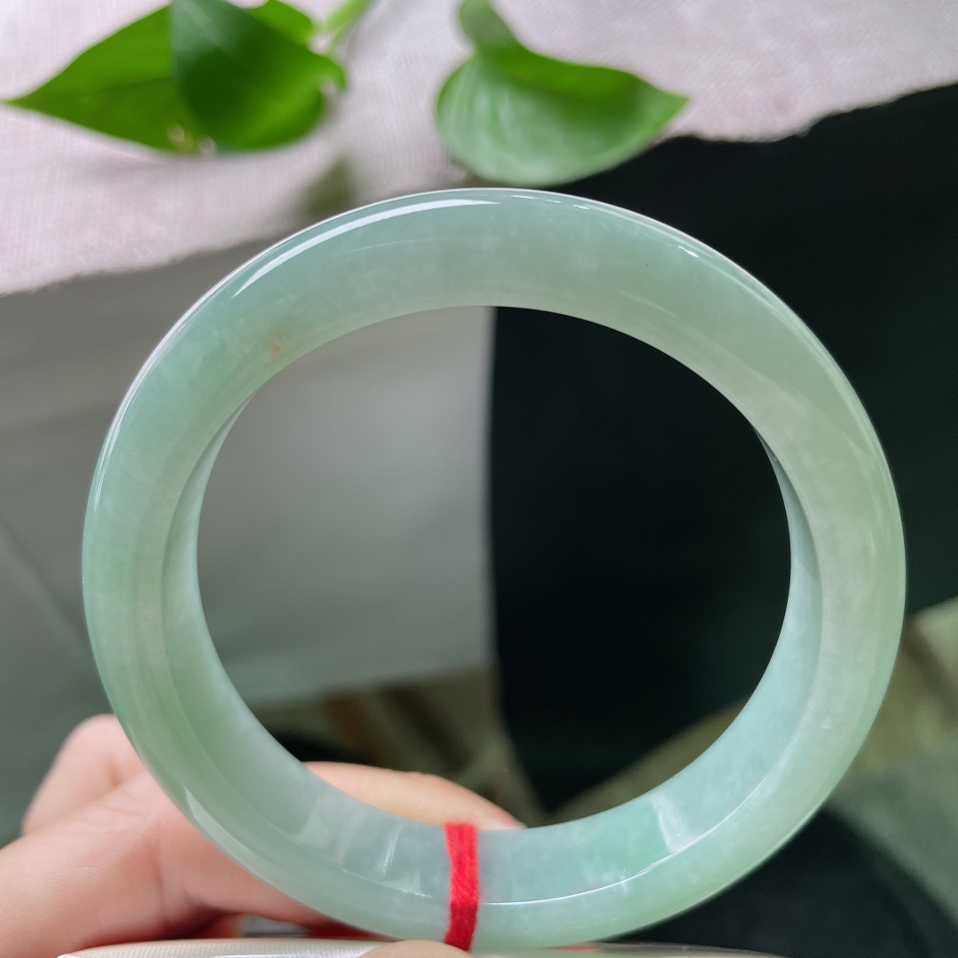 绿底正圈，腕间一抹静谧蓝，清冷又温柔，藏不住的东方雅致。里圈纹，ss58209a