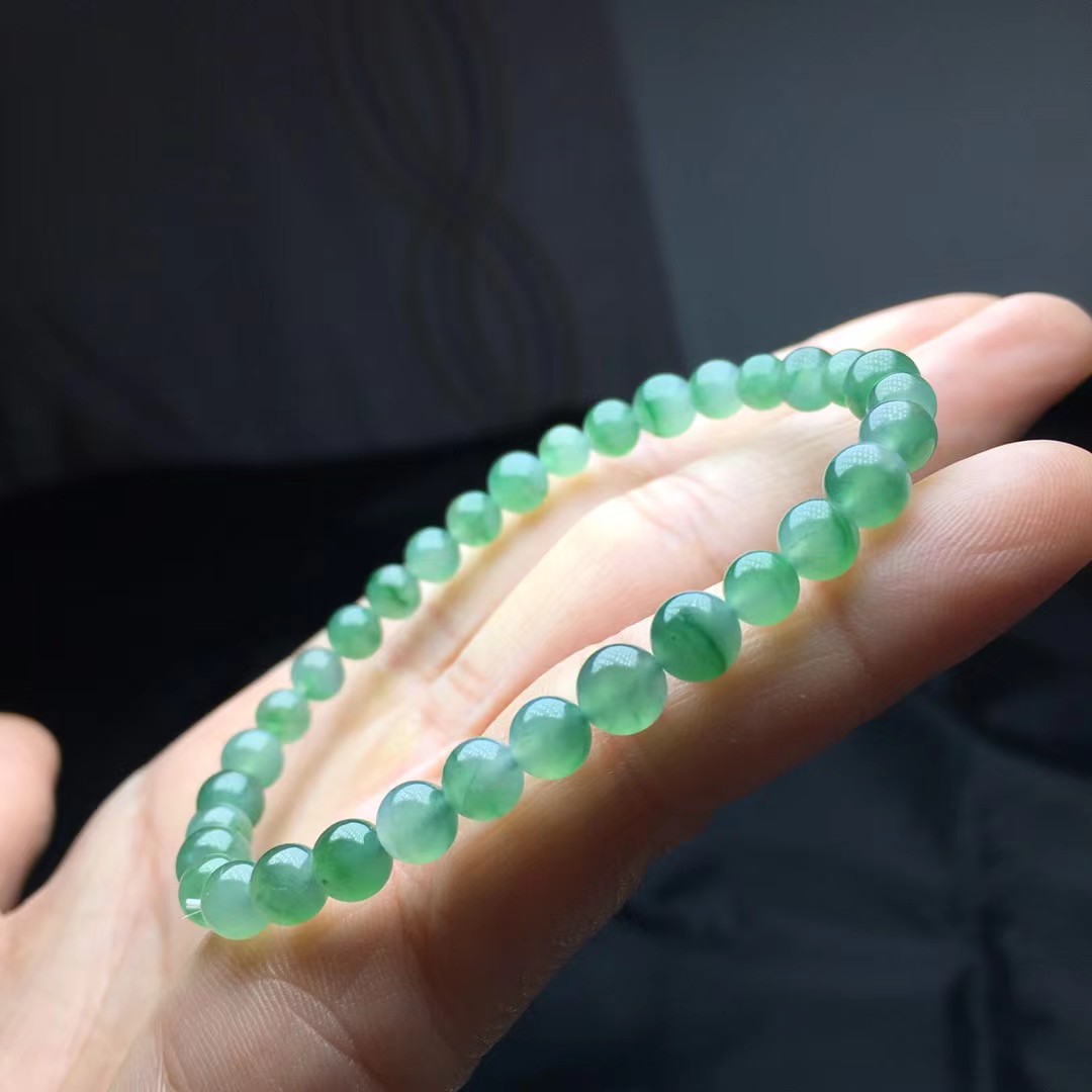 飘花手链，卡5.9～4.9mm，33颗，种好，玉质细腻，均匀，通透，干净，度极高