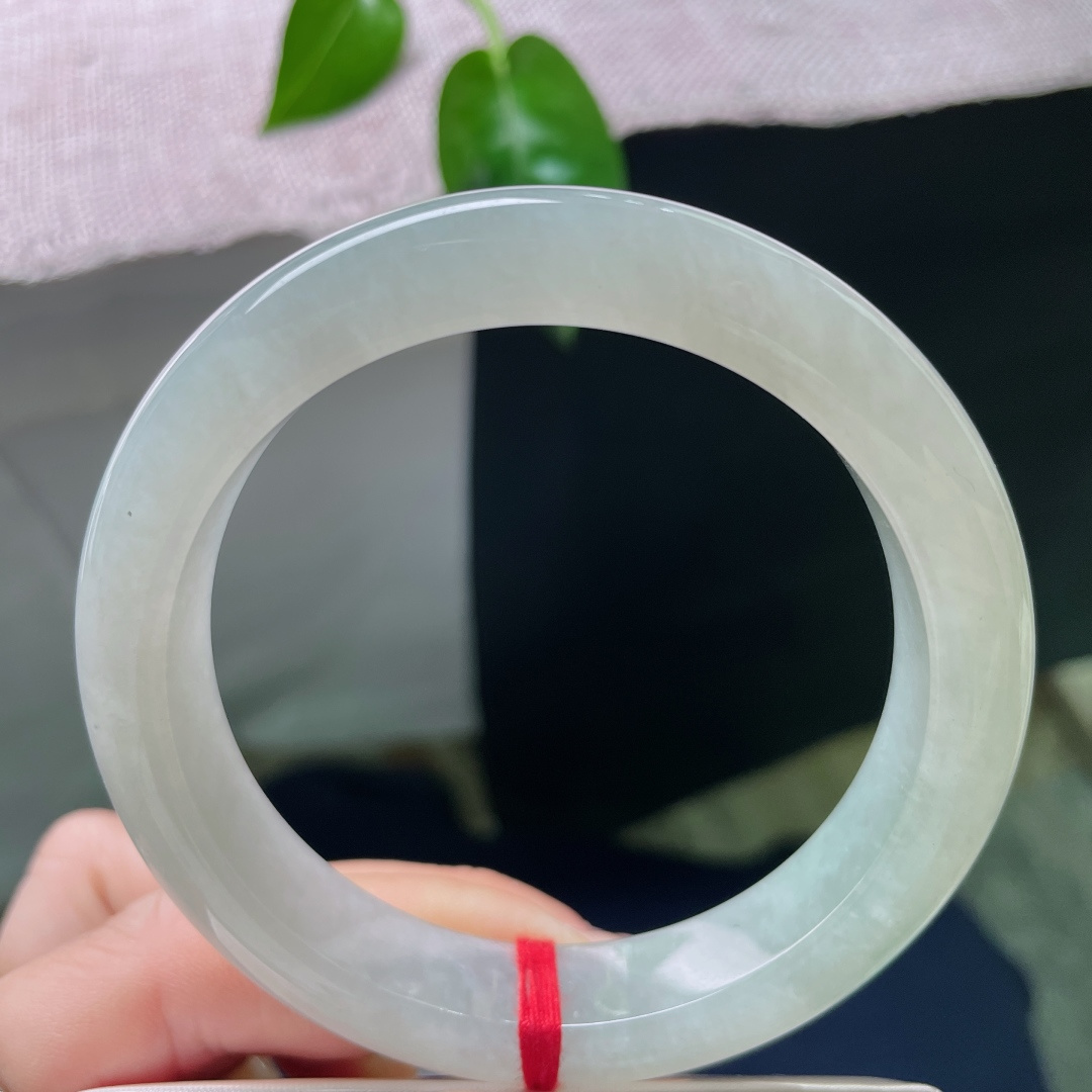 淡绿底正圈，水润，种水十足，温婉可人，简约大方，无裂，ss58153a