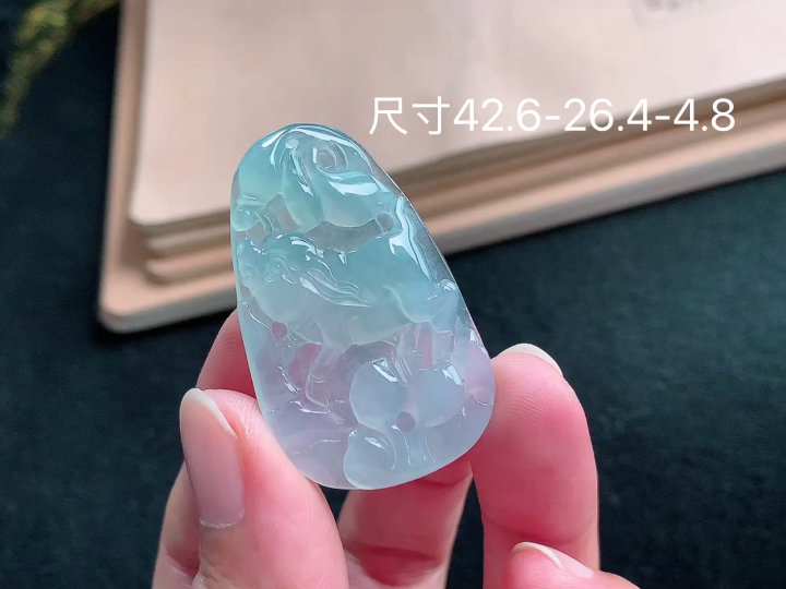 冰种生肖猪，无裂，尺寸42.6-26.4-4.8