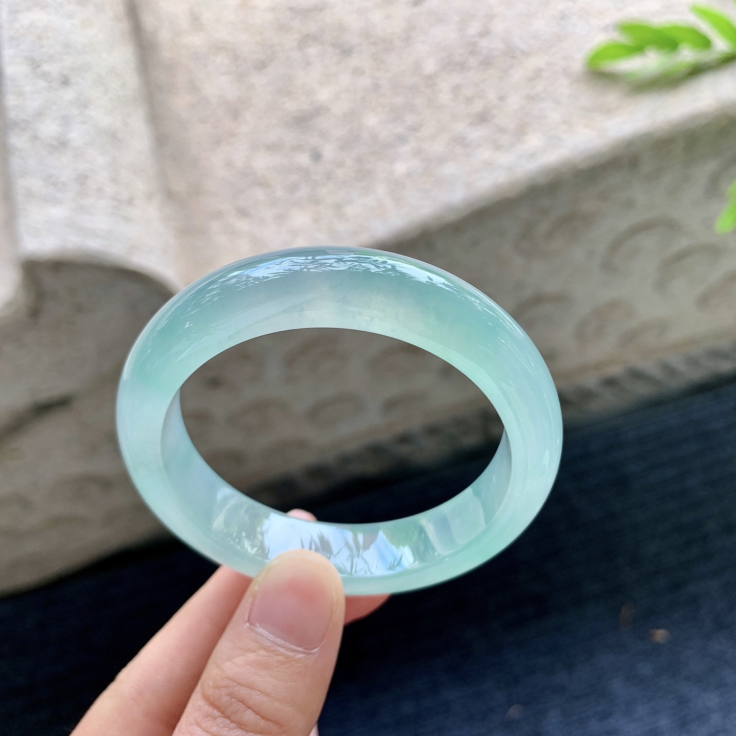 正圈50 51，圈口50.3/12.3/7.8，编码G9090447，描述：冰天空蓝，清透，水润，种老，细腻，无裂。
