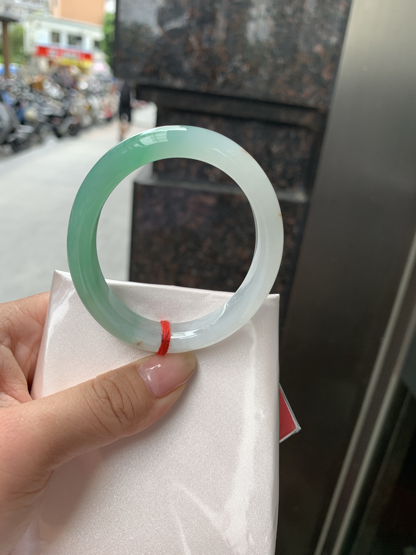 冰绿贵妃,打灯细棉纹,有沙眼微扣
