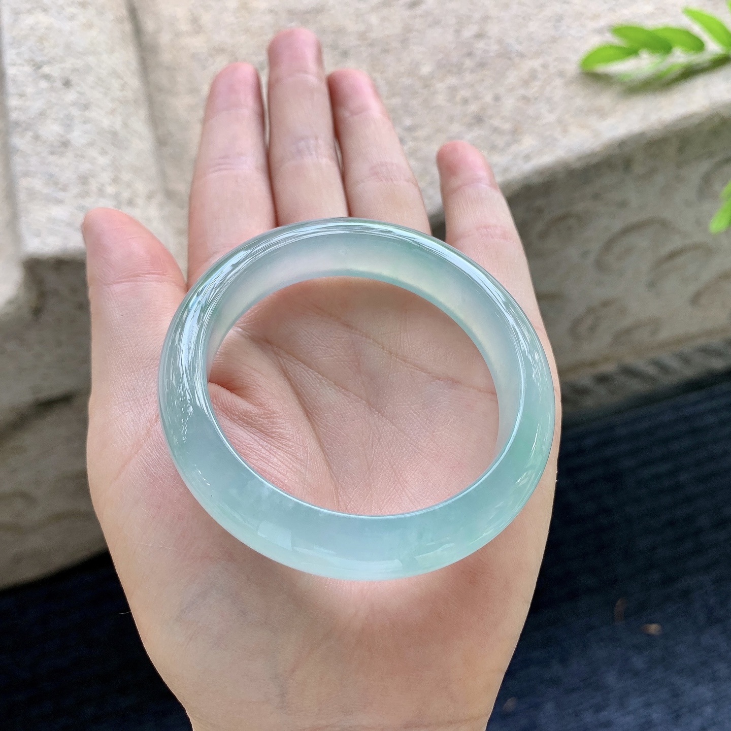 正圈50 51，圈口50.3/12.3/7.8，编码G9090447，描述：冰天空蓝，清透，水润，种老，细腻，无裂。