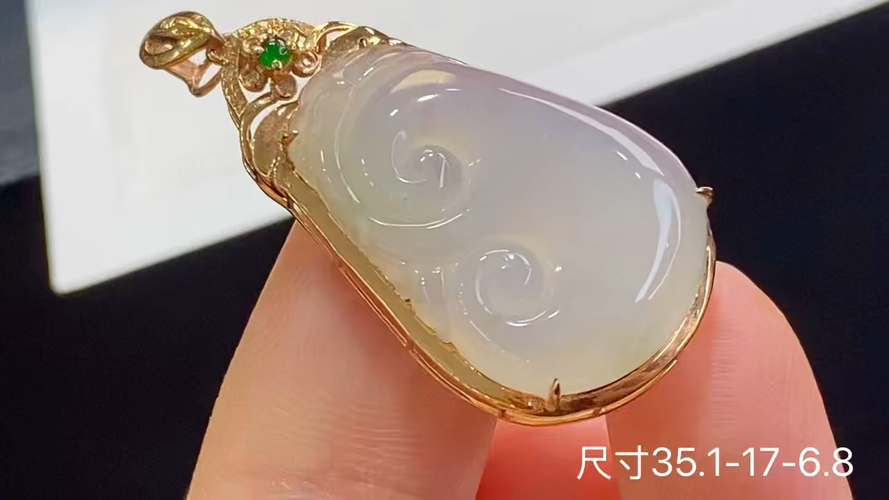 18k金+钻如意吊坠，无裂，35.1-17-6.8