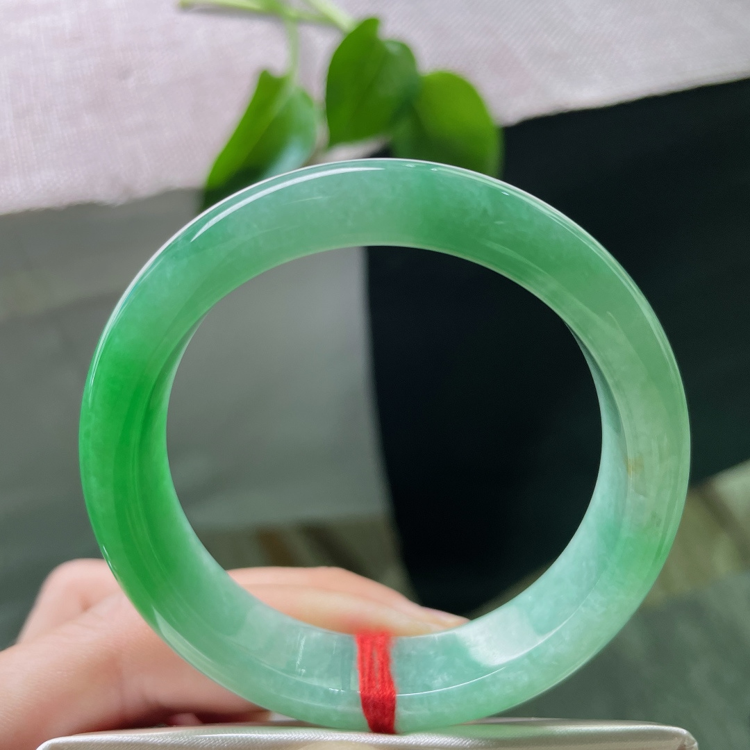 52.8/12.9/8.1，绿底正圈，是大地沉淀的目光，是值得世代珍藏的一眼万年。无裂，洒金，ss58111a