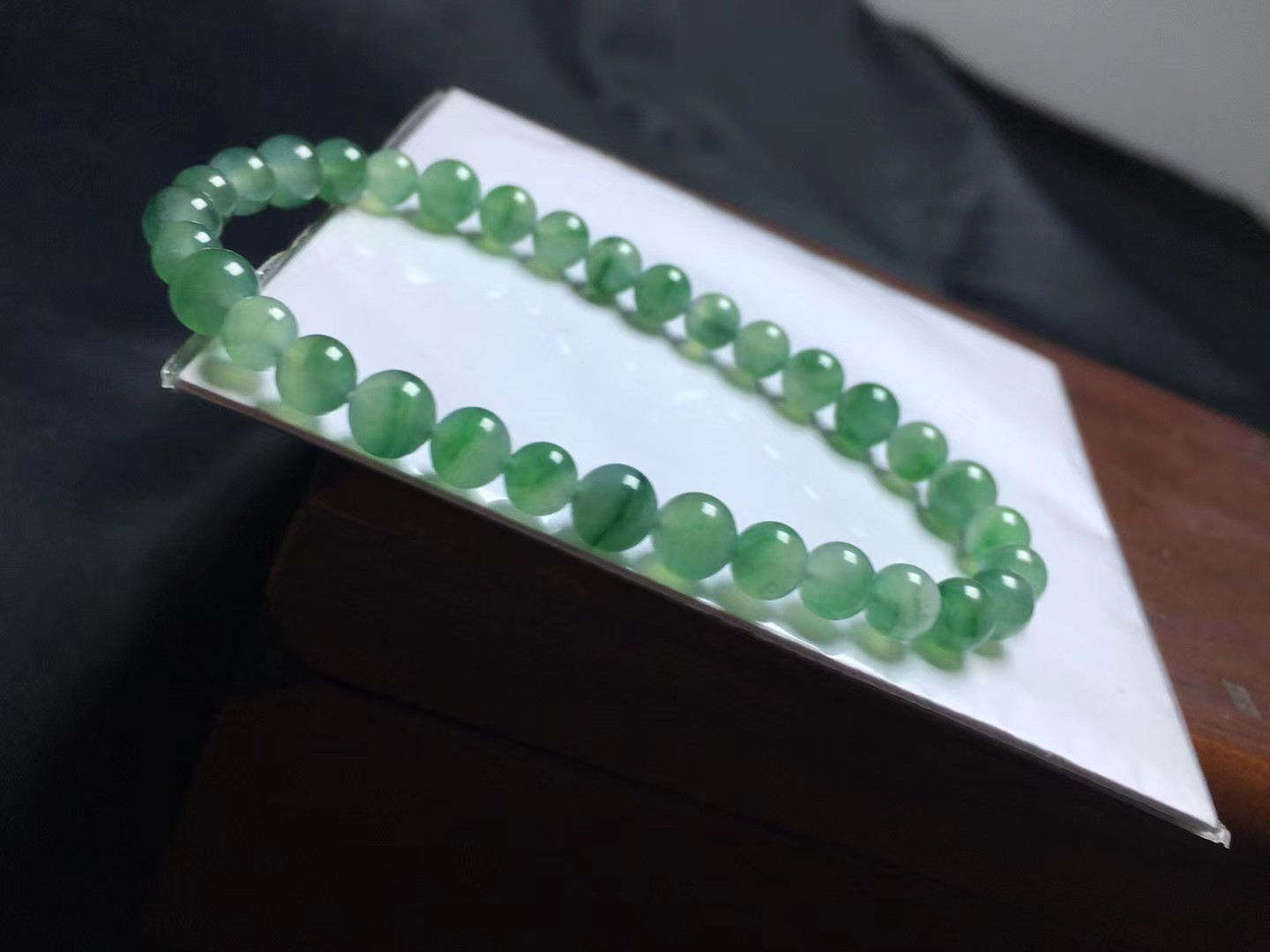 飘花手链，卡5.9～4.9mm，33颗，种好，玉质细腻，均匀，通透，干净，度极高